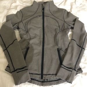 Lululemon size 6 jacket